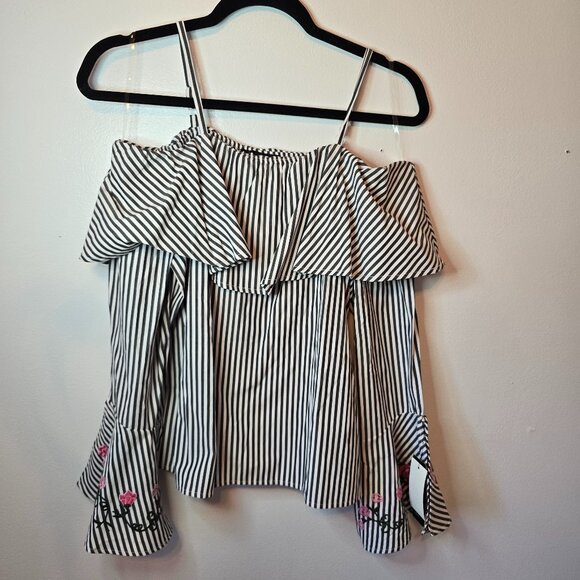 Striped off the shoulder top - Flared sleeves - Picture 1 of 3